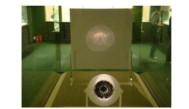 古墓出土逆天文物，西方称之“魔镜”，考古家：失传了2000年