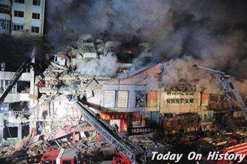 哈尔滨一仓库发生大火 救援人员5死14伤