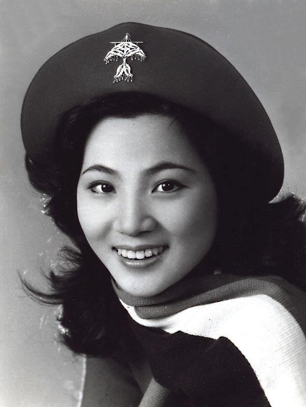 2012年1月3日台湾歌星、综艺节目主持人凤飞飞于香港病逝(2025-1-3已更新)