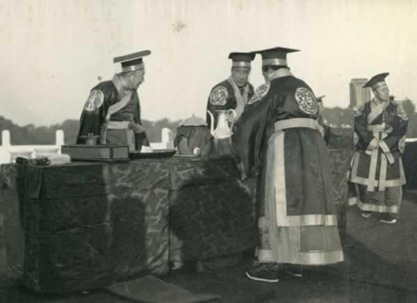 1916年1月3日袁世凯令各机关对外仍称民国，对内则书“洪宪”(2025-1-3已更新)