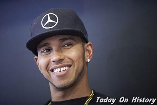 1985年1月7日F1第一位黑人车手总冠军刘易斯·汉密尔顿出生(2025-1-7已更新)