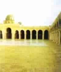 我国与突尼斯建立外交关系