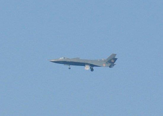 中国歼20隐形战机首飞成功