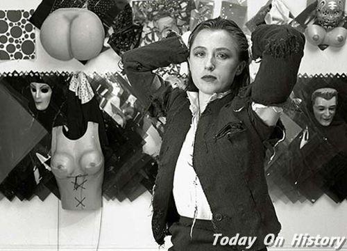 1954年1月19日美国女摄影师与艺术家辛蒂·雪曼出生(2025-1-19已更新)