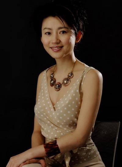 中央电视台主持人王小丫出生