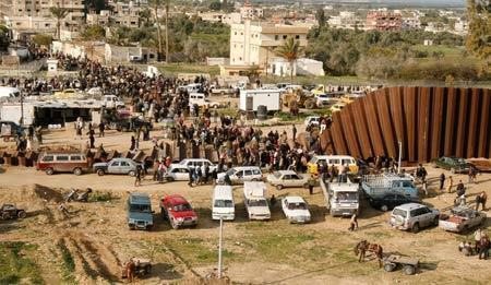 2007年1月23日加沙地带和埃及之间的边境墙被蒙面武装分子炸开(2025-1-23已更新)