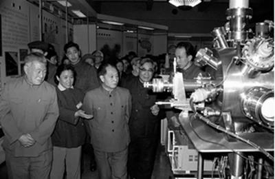 1982年1月30日中共中央发出《关于检查一次知识分子工作的通知》(2025-1-30已更新)