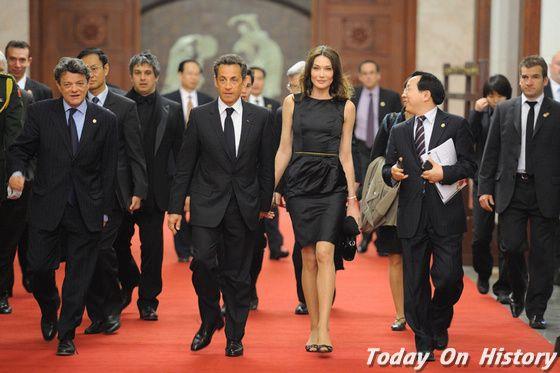 2008年2月2日法国总统萨科齐迎娶卡拉·布吕尼(2025-2-2已更新)