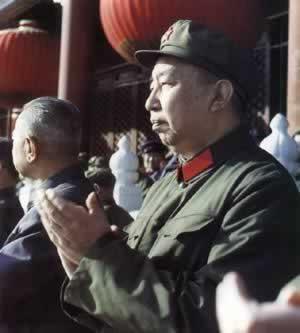 1977年2月7日《人民报》发表社论，提出“两个凡是”(2025-2-7已更新)