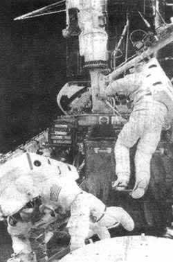 1997年2月11日“发现”号升空，修复哈勃望远镜(2025-2-11已更新)