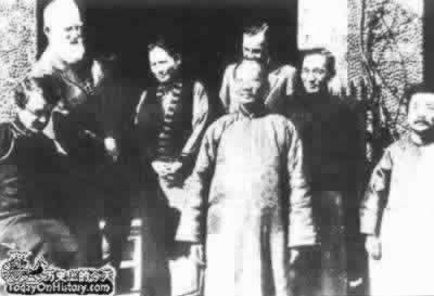1933年2月17日宋庆龄在上海莫利哀路住宅内宴请肖伯纳后留影(2025-2-17已更新)