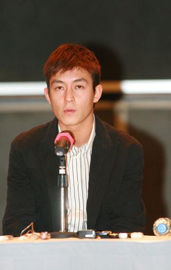 “艳照门”事件陈冠希声明“退出香港娱乐圈”