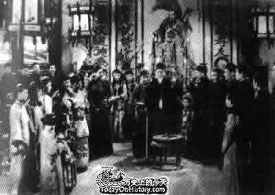 巴金发表长篇小说《家》