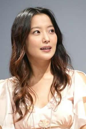 韩国著名女演员金喜善出生