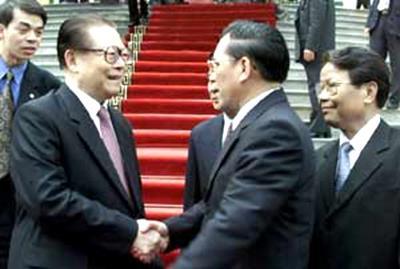 2002年2月27日江泽民抵达河内开始对越南进行三天正式访问(2025-2-27已更新)