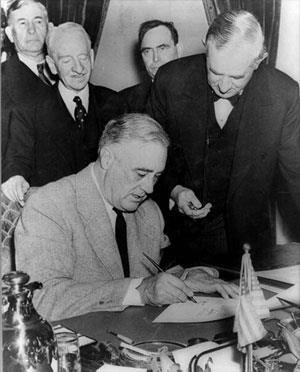 1941年3月11日美国罗斯福总统签署《贷款和出租武器法案》(2025-3-11已更新)