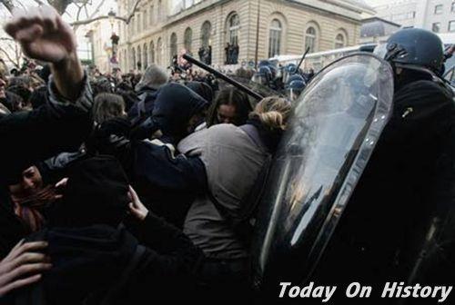 2006年3月18日法国巴黎约30万人街头抗议首次雇佣合同(2025-3-18已更新)