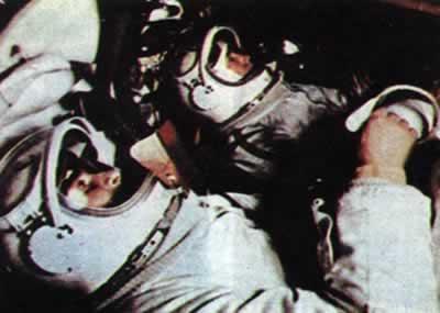 1965年3月18日苏联宇航员在太空船外漂游(2025-3-18已更新)