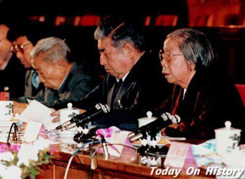 1988年3月24日全国政协七届一次会议在北京举行(2025-3-24已更新)