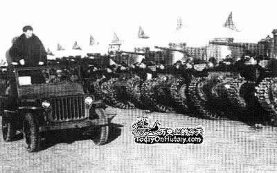 中共中央迁至北平并举行阅兵式