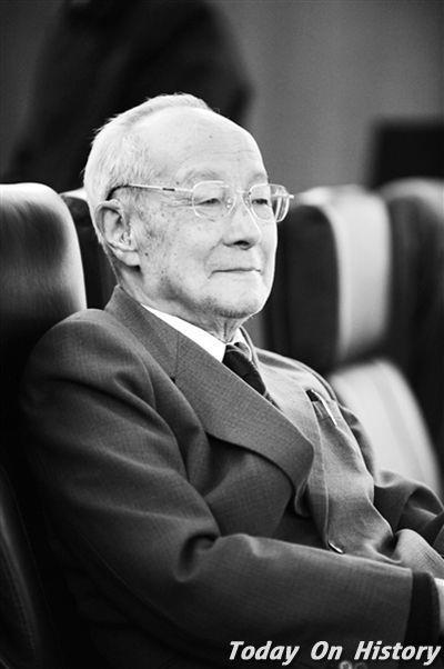 2015年4月28日中国稀土化学的奠基人徐光宪院士去世(2025-4-28已更新)