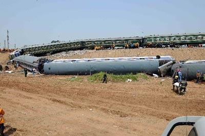 2008年4月28日山东境内发生火车相撞事故 71人死亡(2025-4-28已更新)