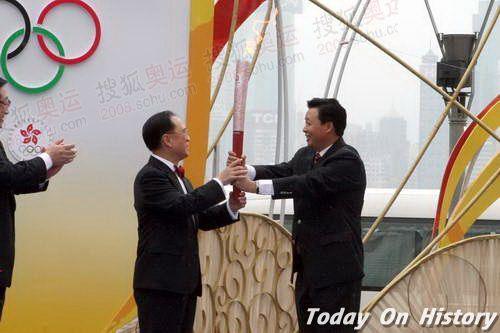北京2008年奥运圣火在香港进行传递