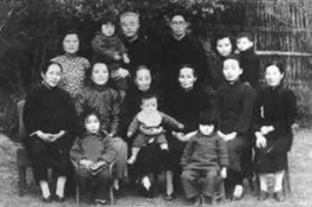 历史学家顾颉刚出生