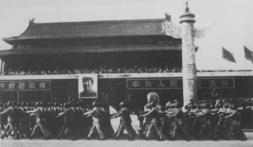 中华人民共和国宣告成立