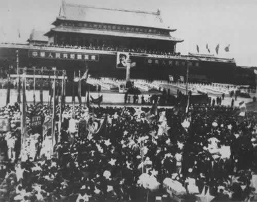 中华人民共和国宣告成立