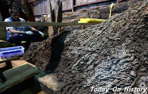 2015年11月4日2000年前西汉古墓出土10余吨铜钱(2024-11-4已更新)