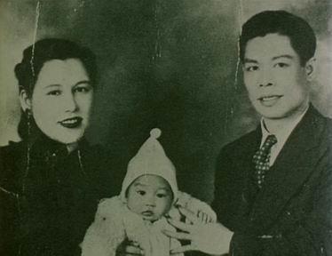 一代武术宗师李小龙出生
