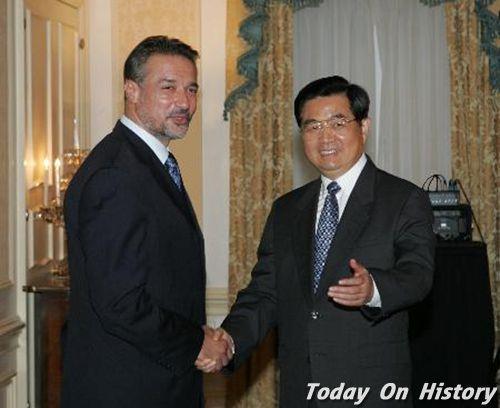 2007年12月5日胡锦涛与马其顿总统茨尔文科夫斯基举行会谈(2025-12-5已更新)