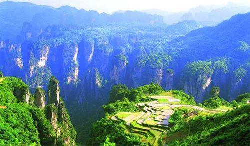 1992年12月7日武陵源风景名胜区列入“世界自然遗产保护名录”(2024-12-7已更新)