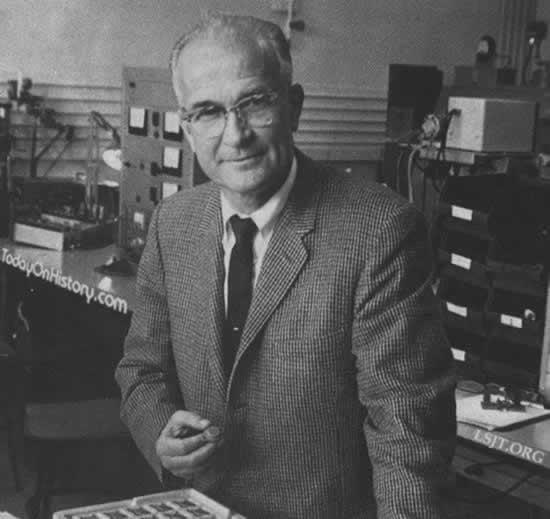 首颗晶体管问世