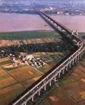 南京长江大桥正式建成通车