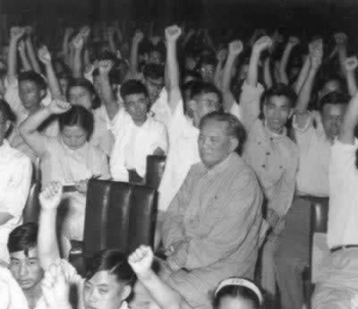 我国反右派运动开始