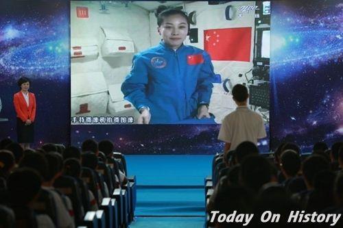 2013年6月20日中国女航天员王亚平进行我国首次太空授课(2024-6-20已更新)