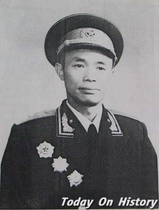中国开国少将钟伟逝世