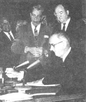 1964年7月2日美国总统约翰逊签署民权法案(2025-7-2已更新)