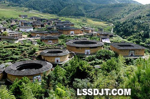2008年7月6日中国“福建土楼”被正式列入《世界遗产名录》(2025-7-6已更新)