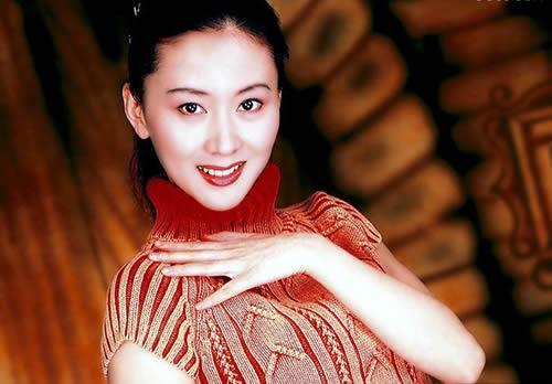 1976年7月13日中国女模特汤加丽出生(2025-7-13已更新)