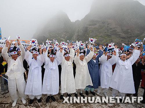2008年7月14日大批韩国人在独岛手举国旗抗议(2024-7-14已更新)