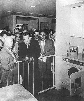 1959年7月24日赫鲁晓夫和尼克松展开厨房辩论(2024-7-24已更新)