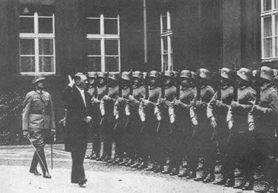 1934年8月2日兴登堡逝世，希特勒继任德国总统(2025-8-2已更新)