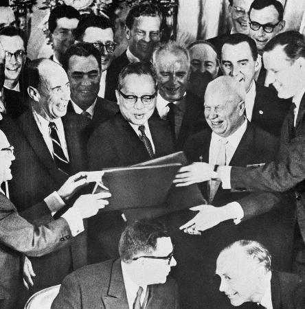 1963年8月5日苏美英签署部分禁止核试验条约(2025-8-5已更新)