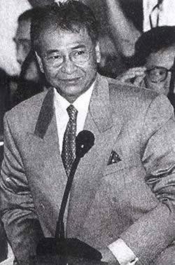 1997年8月7日翁霍担任柬埔寨第一首相(2024-8-7已更新)