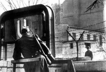 1961年8月13日东德开始建造柏林墙(2025-8-13已更新)