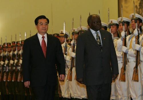 2005年8月17日胡锦涛与肯尼亚总统齐贝吉会谈(2024-8-17已更新)
