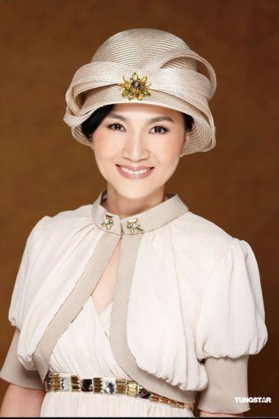 台湾著名女歌手凤飞飞出生